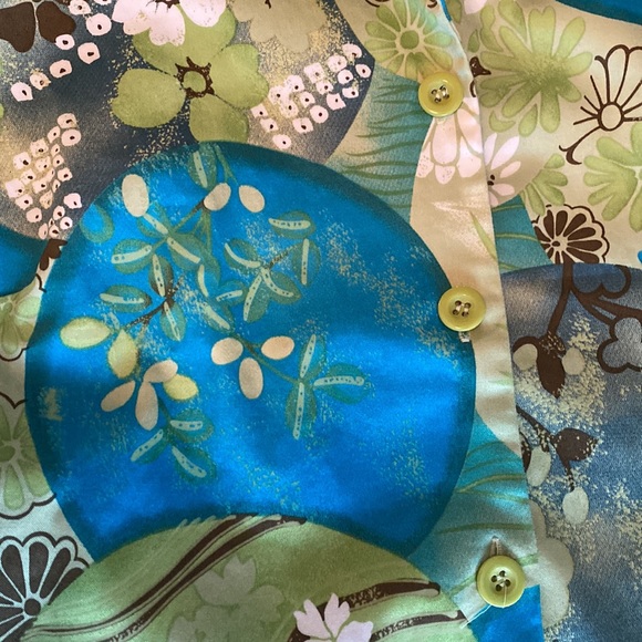 Size 14 sleeveless shirt. - Picture 4 of 7